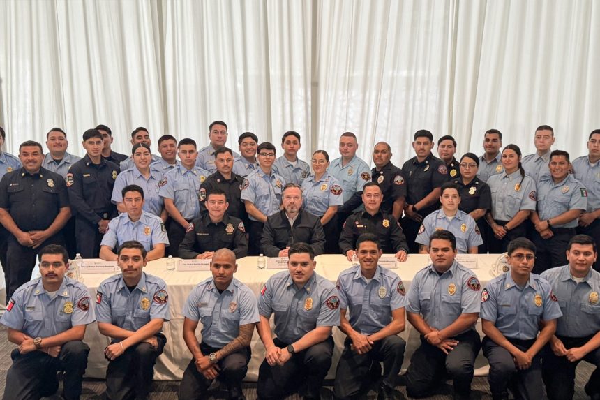 Certifican a 68 nuevos bomberos, salvavidas y paramédicos