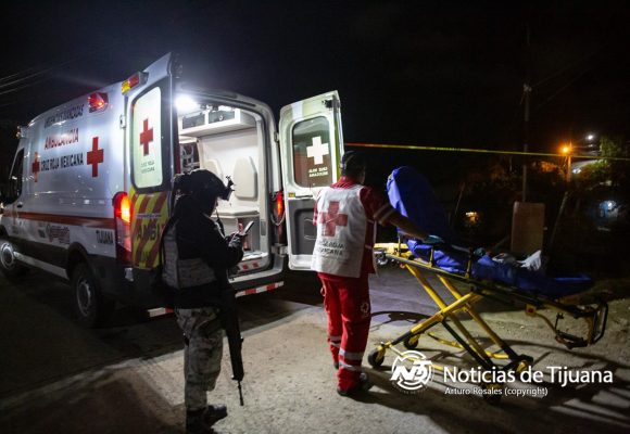 Le disparan en la cabeza dentro de su casa; lucha por sobrevivir en un hospital