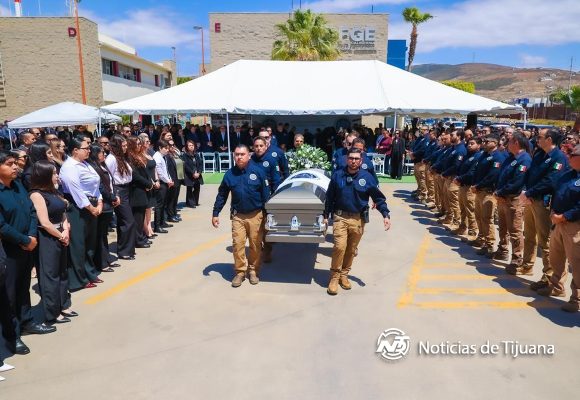 Rinden honras fúnebres a agente del Ministerio Público Ángel Pantoja