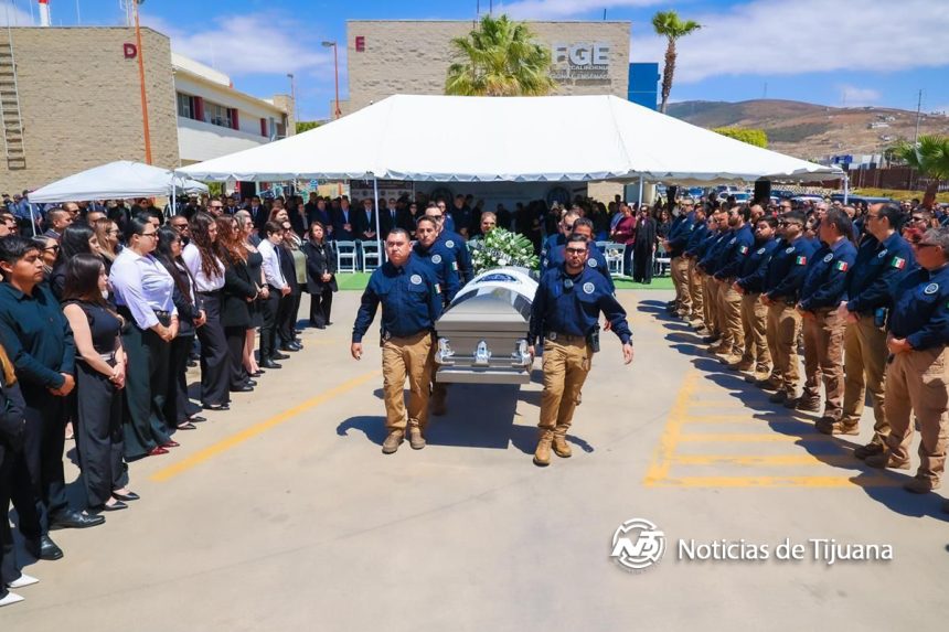 Rinden honras fúnebres a agente del Ministerio Público Ángel Pantoja