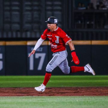 Toros abre la temporada con triunfo dramático ante Saraperos