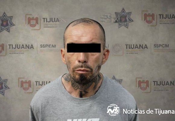 Detienen a hombre armado y con presunta droga en zona turística de Tijuana