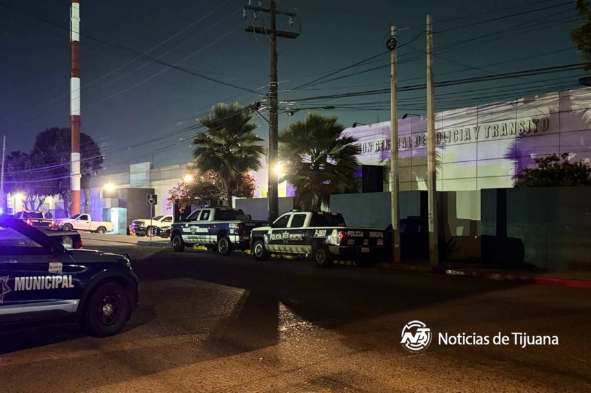 Dejan cuerpo con huellas de violencia frente a comandancia en Otay