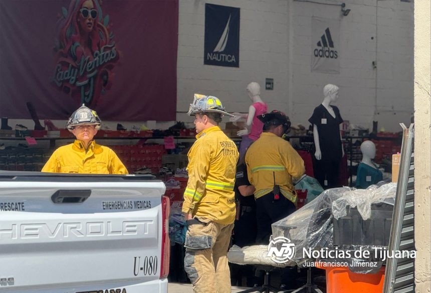 Tres trabajadores se electrocutan en bodega de Tijuana; uno está grave