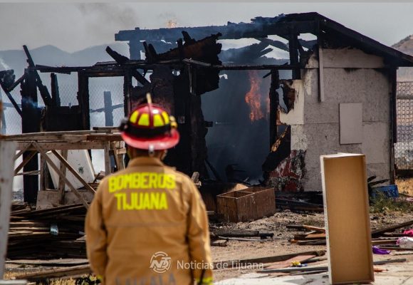 Incendio consume dos cuartos en zona de invasión de El Dorado Residencial