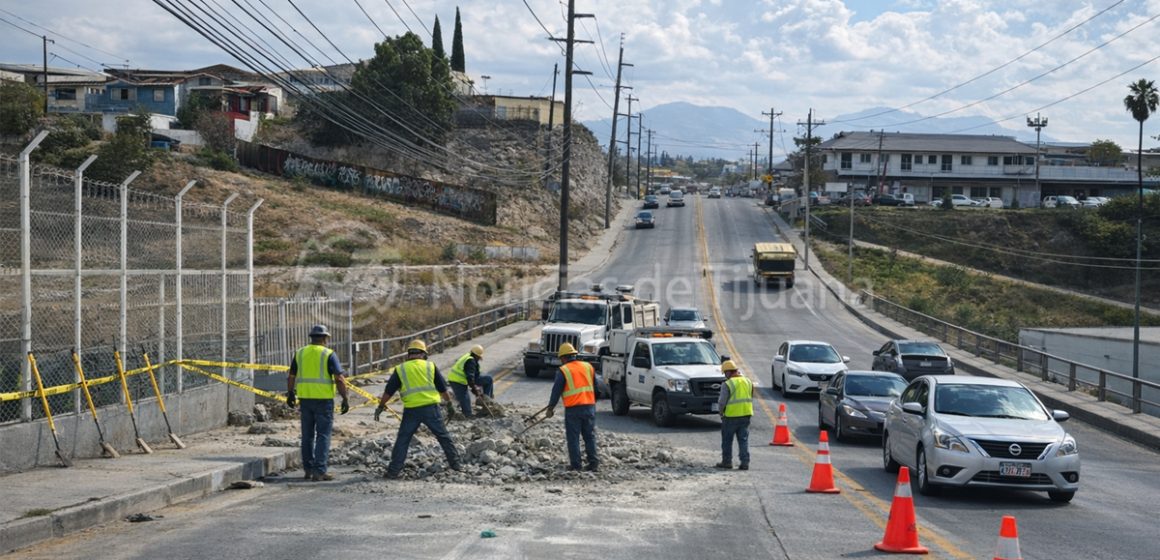 Fuga de agua colapsa carriles en el bulevar Cucapah y deja sin servicio a “El Lago”