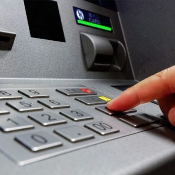 Proponen eliminar comisiones en cajeros a beneficiarios de programas sociales