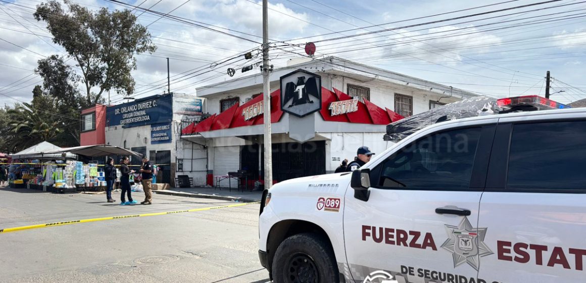 Muere agente estatal tras ataque en abarrotes del Guaycura