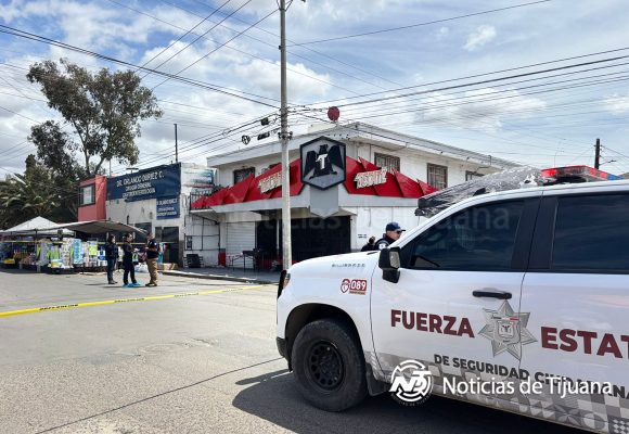 Muere agente estatal tras ataque en abarrotes del Guaycura