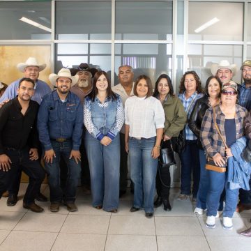 Fortalecen vinculación directa entre ganaderos y productores de alfalfa en zona costa