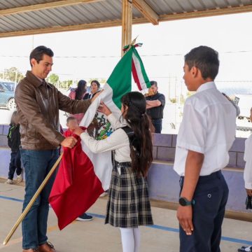 Alcalde Román Cota encabeza lunes cívico en escuela de Loma Tova