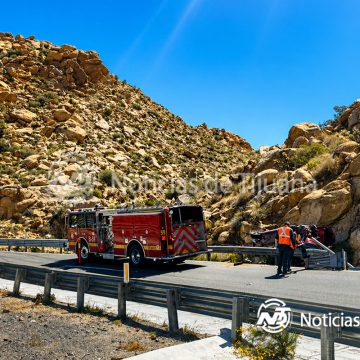 Volcadura en la Rumorosa deja a conductor lesionado