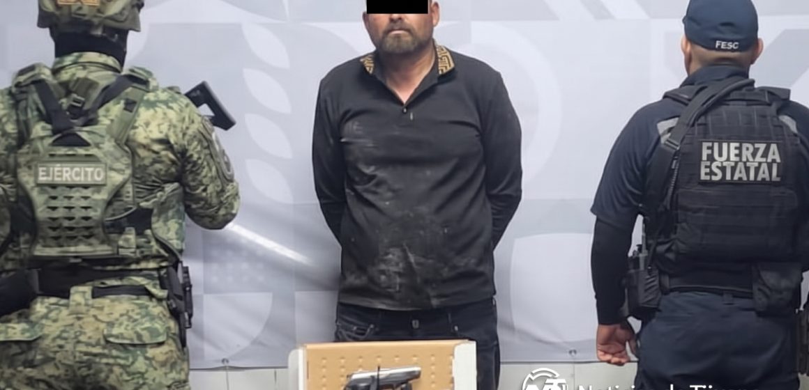 Detienen a motociclista armado tras persecución en Mexicali