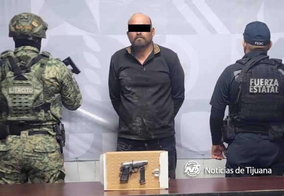 Detienen a motociclista armado tras persecución en Mexicali