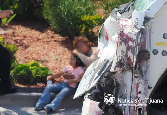 Choque fuerte en Tijuana deja ocho lesionados, entre ellos una menor