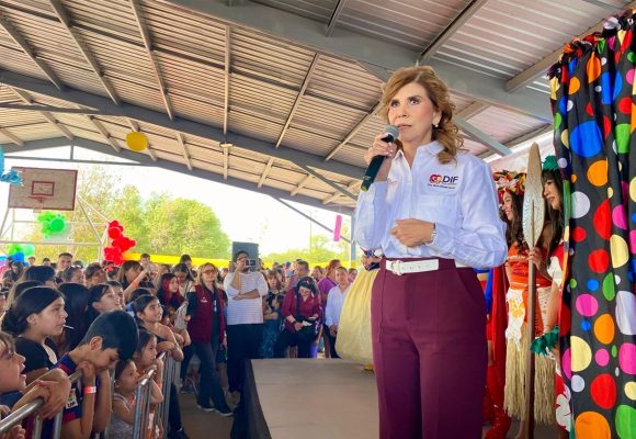 DIF Baja California lleva alegría a niñas y niños de la colonia Mayos en Mexicali