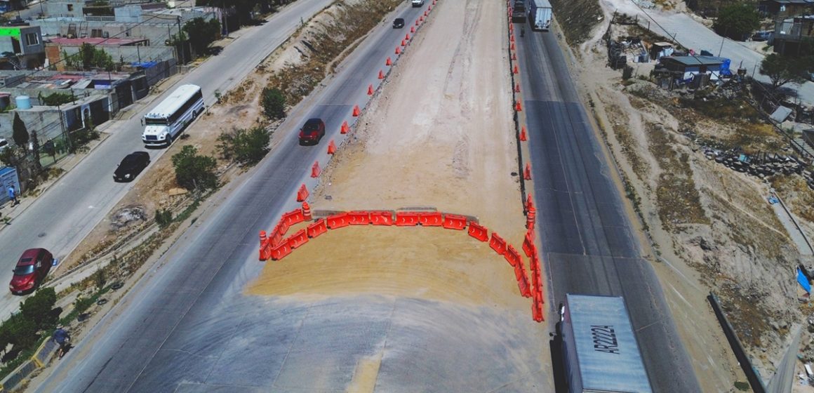 z Exhortan a circular con precaución en obra de corredor 2000