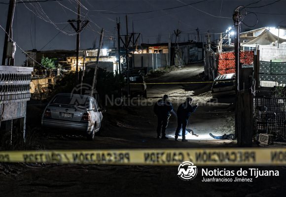 Ejecutan a dos hombres en callejón de la colonia Oaxaca