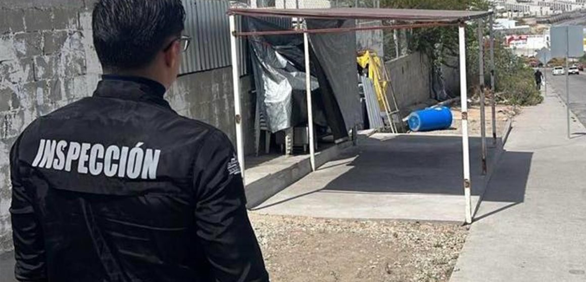 Operativo en Santa Fe: retiran negocios irregulares y liberan banquetas en Tijuana