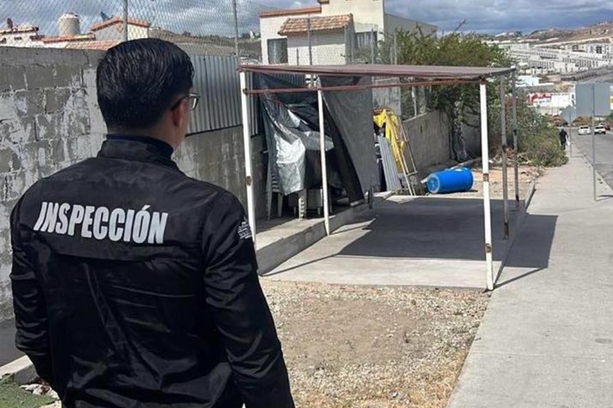 Operativo en Santa Fe: retiran negocios irregulares y liberan banquetas en Tijuana