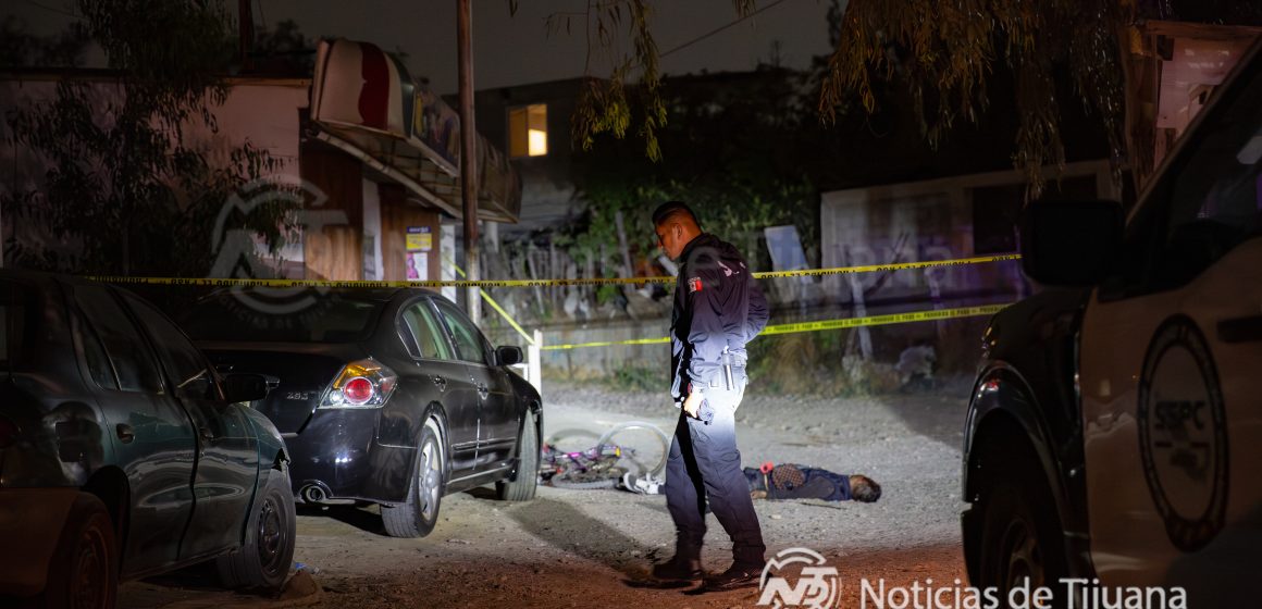 062A7444 Hallan a hombre ejecutado junto a una bicicleta
