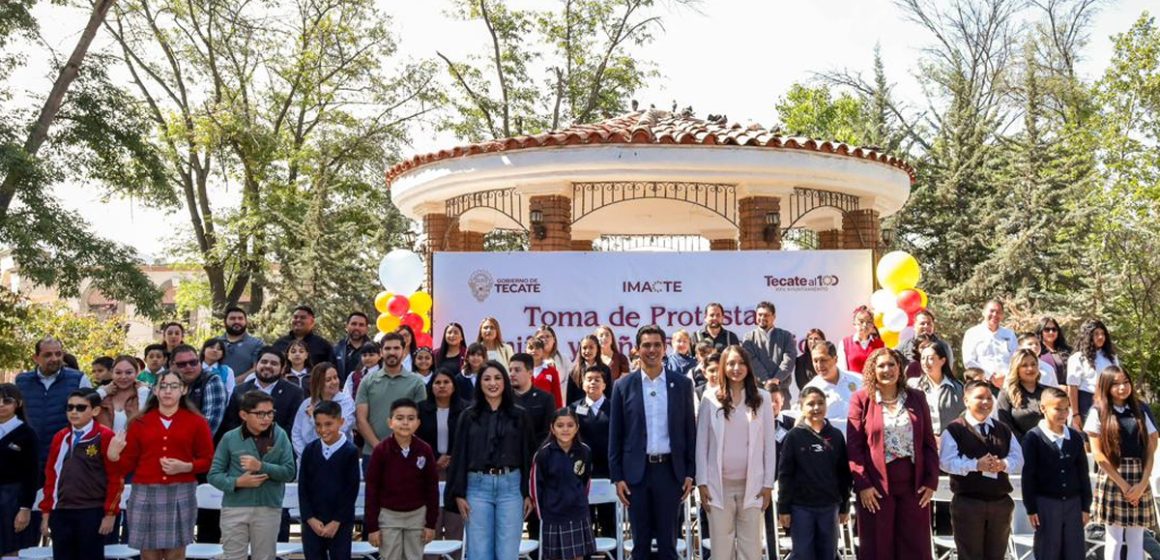 Niñas y niños de Tecate conocen el servicio público como funcionarios por un día