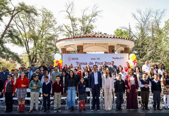 Niñas y niños de Tecate conocen el servicio público como funcionarios por un día