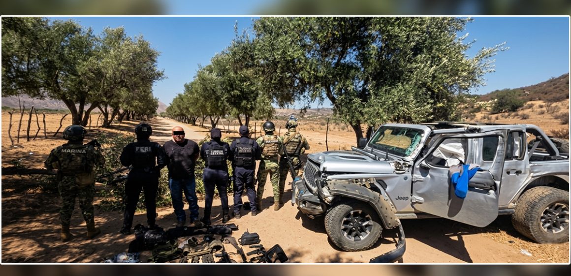 Aseguran a presunto jefe criminal con armas, droga y vehículo robado