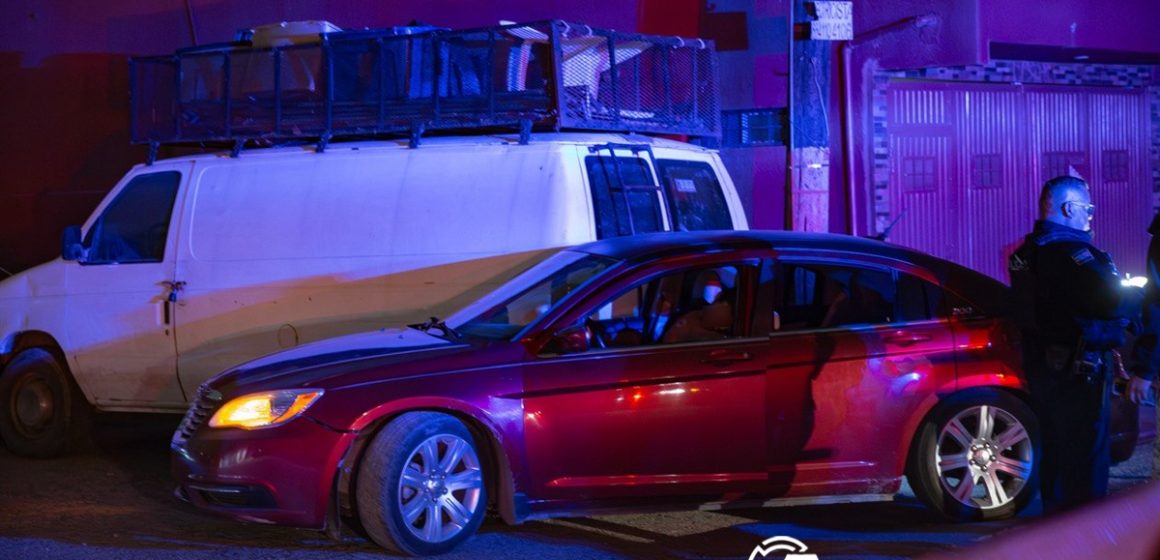 Ataque armado en Infonavit Murúa deja a un hombre muerto dentro de su vehículo