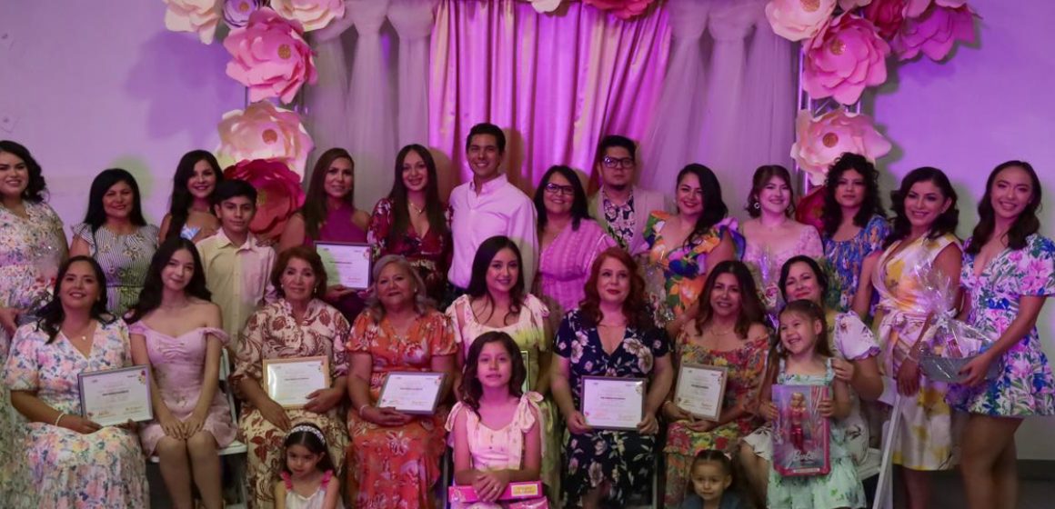 Pasarela de Generaciones reúne a familias de Tecate