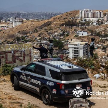 Localizan cuerpo con huellas de violencia en pila de agua