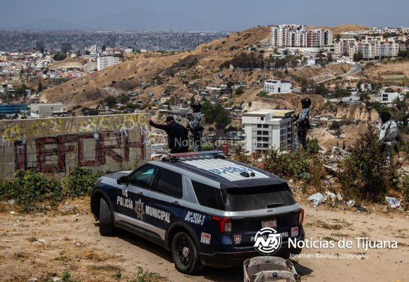 Localizan cuerpo con huellas de violencia en pila de agua