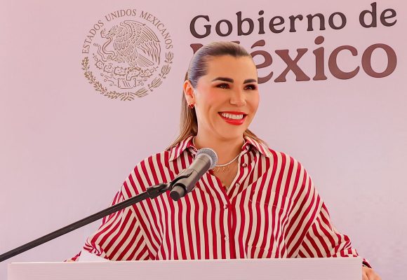 Avanza entrega de becas Rita Cetina en Baja California