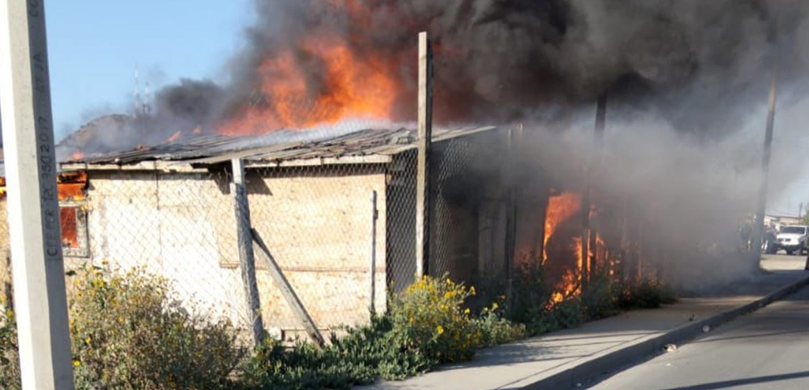 1 Incendio consume tres cuartos de madera en la colonia El Descanso