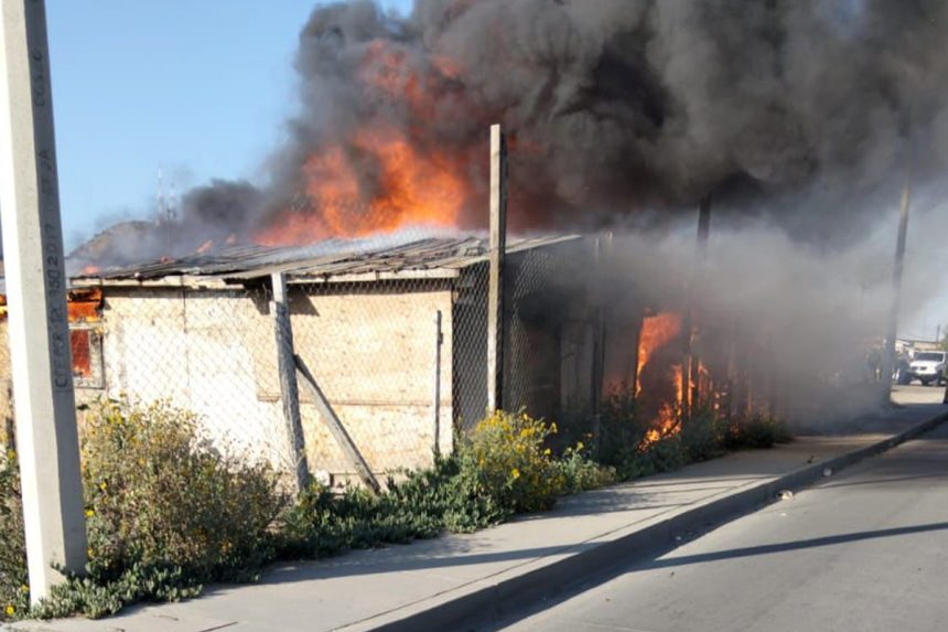 1 Incendio consume tres cuartos de madera en la colonia El Descanso