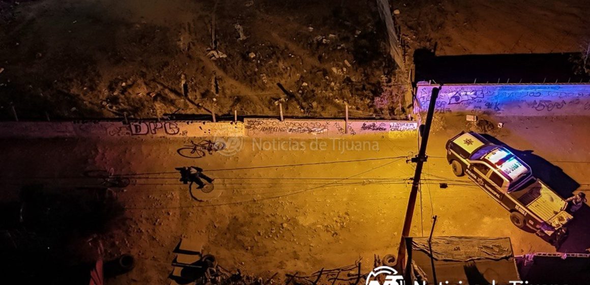 1 Ejecutan a dos hombres en callejón de la colonia Anexa Divina Providencia en Playas de Tijuana