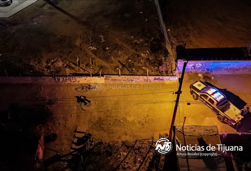 1 Ejecutan a dos hombres en callejón de la colonia Anexa Divina Providencia en Playas de Tijuana