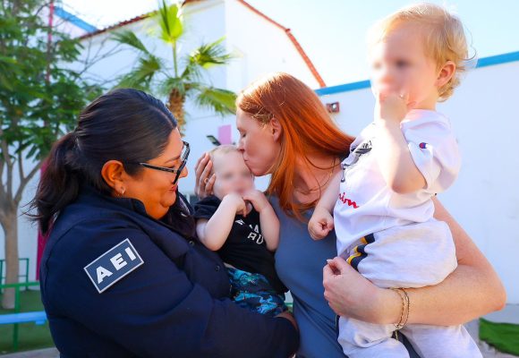 FGE logra reencuentro de madre con sus hijos tras localizarlos en San Felipe
