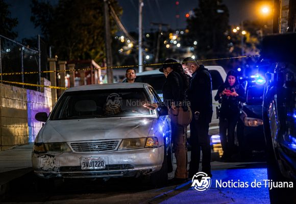 Localizan cadáver envuelto en cobija dentro de un vehículo en la colonia Hipódromo