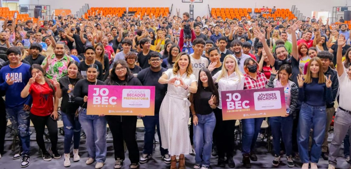 Gobernadora Marina del Pilar inicia entrega de becas JOBEC en apoyo a las juventudes