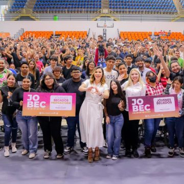 1 Gobernadora Marina del Pilar inicia entrega de becas JOBEC en apoyo a las juventudes