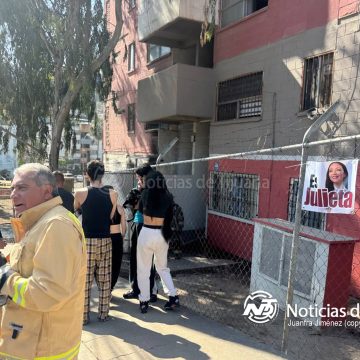 Incendio consume departamento en Infonavit Cachanillas