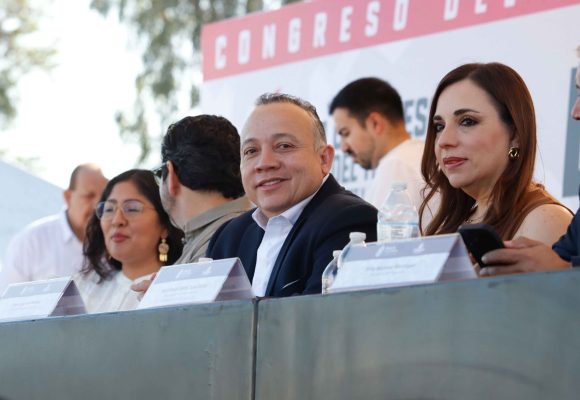 Encabeza secretario general desfile del Día del Trabajo en Mexicali