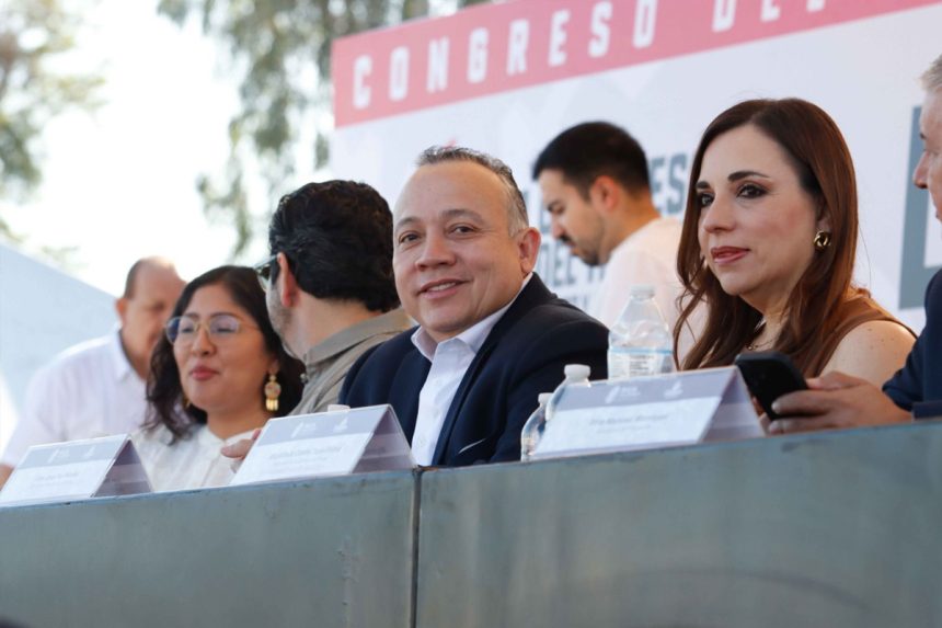 Encabeza secretario general desfile del Día del Trabajo en Mexicali