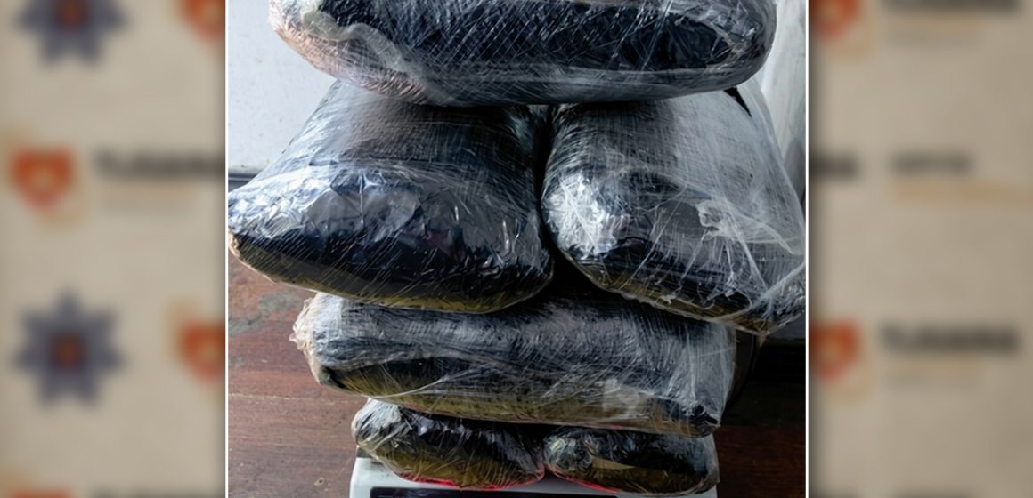 Localizan 27 kilos de presunto cristal abandonados en vehículo