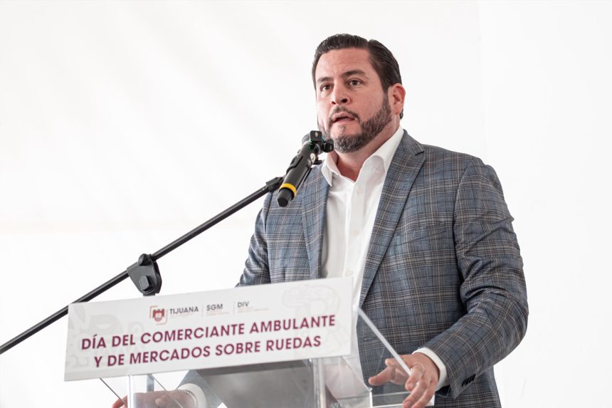2 Burgueño reconoce a comerciantes ambulantes de Tijuana