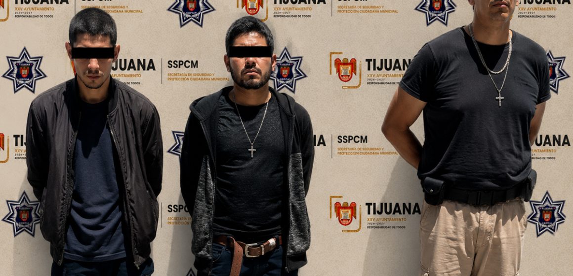 Caen tres tras robo de vehículo; llevaban 38 kilos de cristal