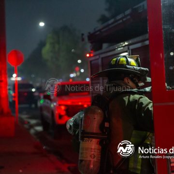 Incendio consume casa móvil abandonada en la Tercera Etapa del Río Tijuana