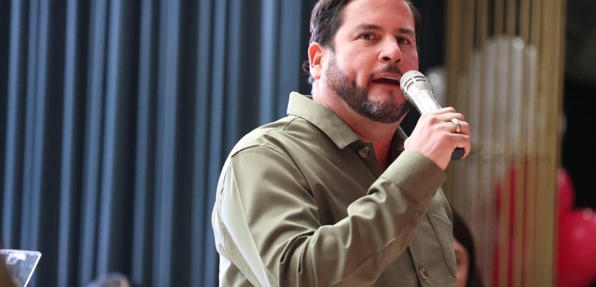 2 Asiste Ismael Burgueño a festejo del Día de las Madres