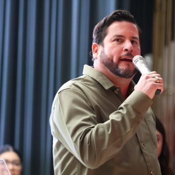 Asiste Ismael Burgueño a festejo del Día de las Madres